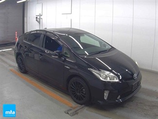 2014 Toyota Prius - Thumbnail