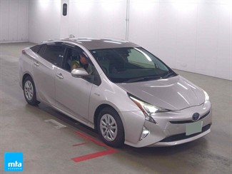 2016 Toyota Prius - Thumbnail
