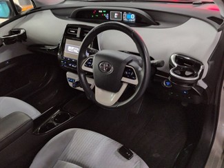 2016 Toyota Prius - Thumbnail