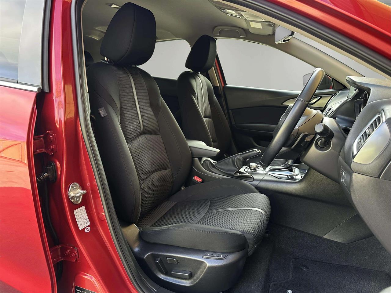 2016 Mazda Axela