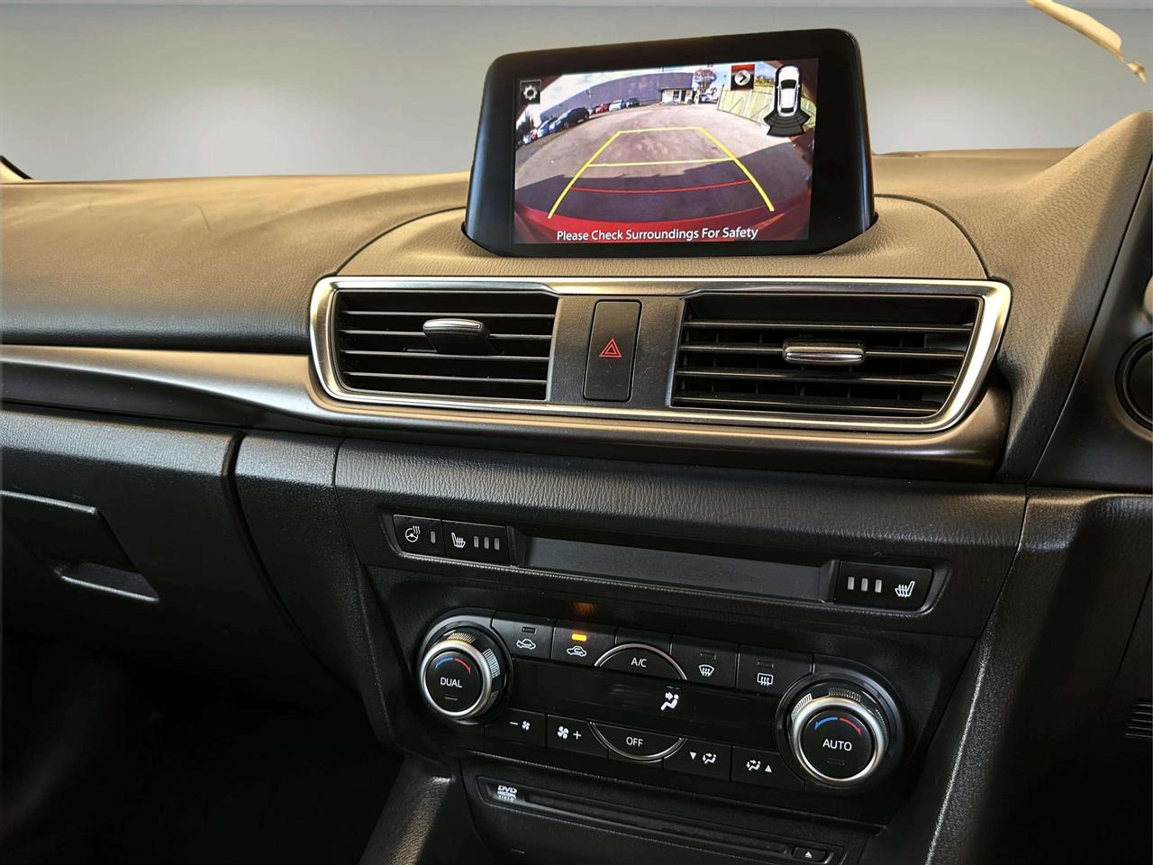 2016 Mazda Axela