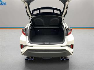 2017 Toyota C-HR - Thumbnail