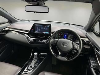 2017 Toyota C-HR - Thumbnail