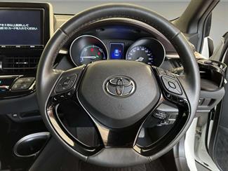2017 Toyota C-HR - Thumbnail