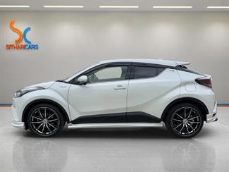 2017 Toyota C-HR - Thumbnail