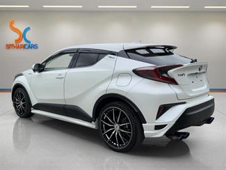 2017 Toyota C-HR - Thumbnail