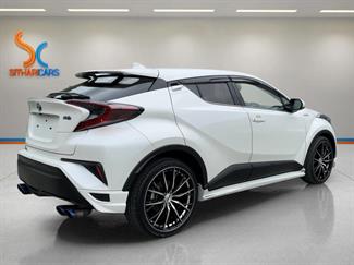2017 Toyota C-HR - Thumbnail