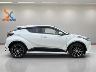 2017 Toyota C-HR - Thumbnail