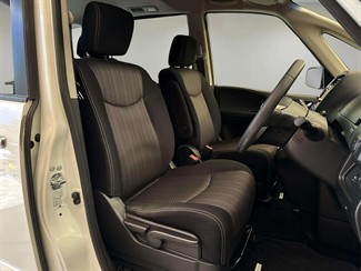 2015 Nissan Serena - Thumbnail