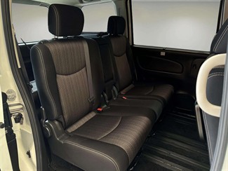 2015 Nissan Serena - Thumbnail