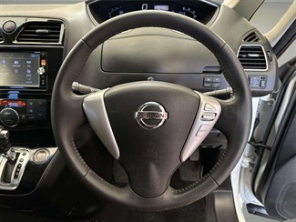 2015 Nissan Serena - Thumbnail