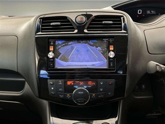 2015 Nissan Serena - Thumbnail