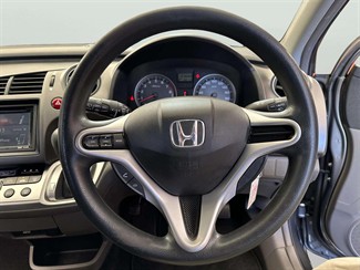 2010 Honda Stream - Thumbnail