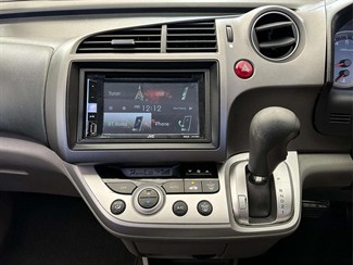 2010 Honda Stream - Thumbnail