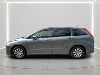 2010 Honda Stream - Thumbnail