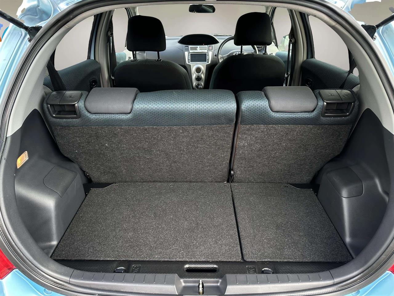 2005 Toyota Vitz