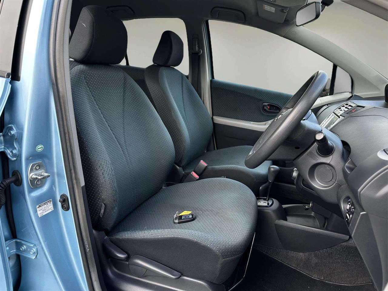 2005 Toyota Vitz