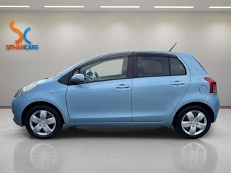 2005 Toyota Vitz - Thumbnail