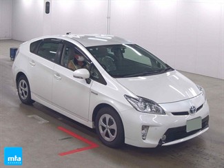 2015 Toyota Prius - Thumbnail