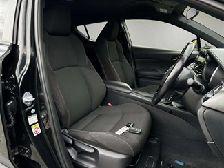 2017 Toyota C-HR - Thumbnail