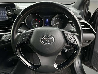 2017 Toyota C-HR - Thumbnail