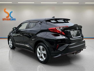 2017 Toyota C-HR - Thumbnail