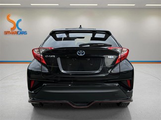 2017 Toyota C-HR - Thumbnail