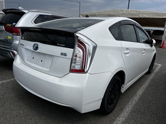 2015 Toyota Prius - Thumbnail