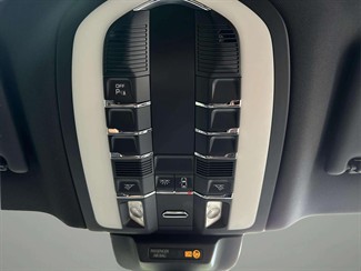 2015 Porsche Macan - Thumbnail