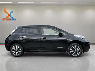2017 Nissan Leaf - Thumbnail