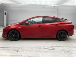 2017 Toyota Prius - Thumbnail