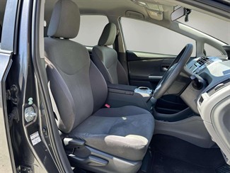 2014 Toyota Prius - Thumbnail