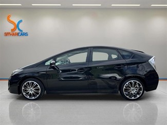 2015 Toyota Prius - Thumbnail