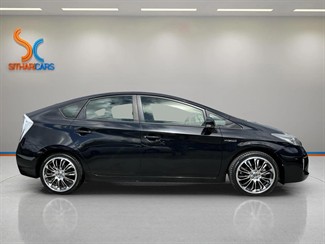 2015 Toyota Prius - Thumbnail