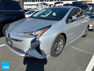 2016 Toyota Prius - Thumbnail