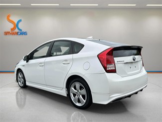 2014 Toyota Prius - Thumbnail