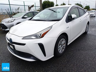 2019 Toyota Prius - Thumbnail