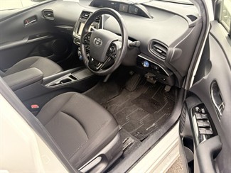 2019 Toyota Prius - Thumbnail