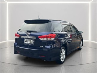 2010 Toyota WISH - Thumbnail