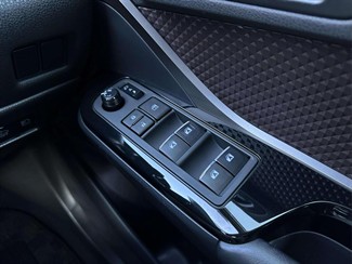2017 Toyota C-HR - Thumbnail