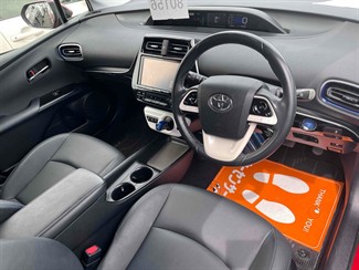2016 Toyota Prius - Thumbnail