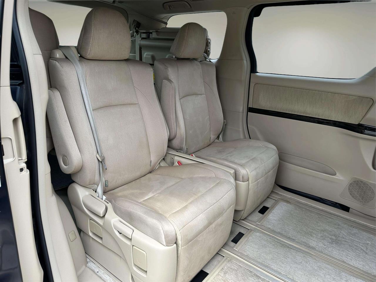 2013 Toyota Alphard