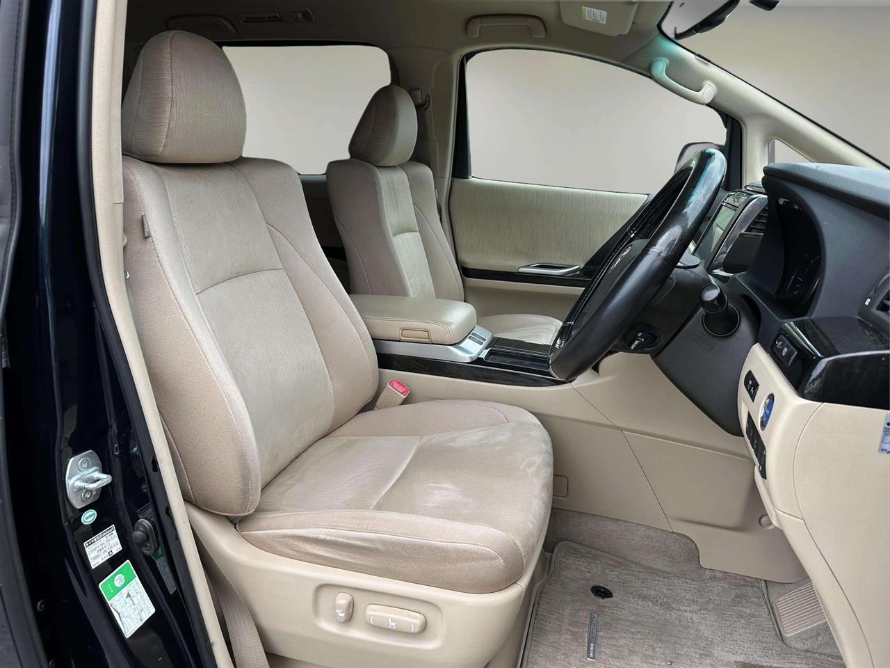 2013 Toyota Alphard