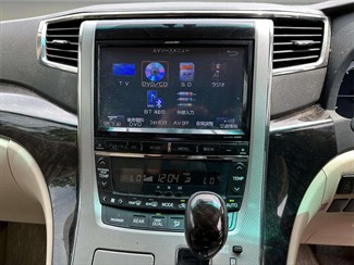 2013 Toyota Alphard - Thumbnail