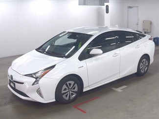 2016 Toyota Prius - Thumbnail