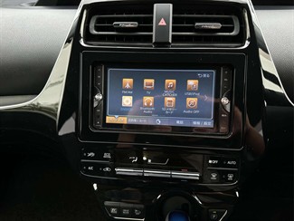 2016 Toyota Prius - Thumbnail