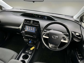 2016 Toyota Prius - Thumbnail