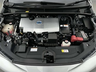 2016 Toyota Prius - Thumbnail