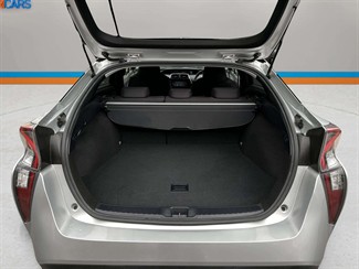 2016 Toyota Prius - Thumbnail