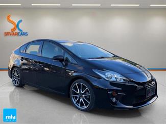 2015 Toyota Prius - Thumbnail